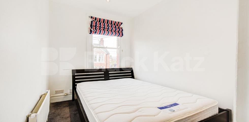 			3 Bedroom, 1 bath, 1 reception Flat			 Ormiston Grove, SHEPHERDS BUSH
